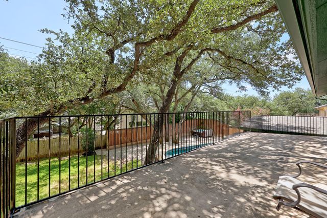 10805 Spicewood PKWY, Austin, TX 78750