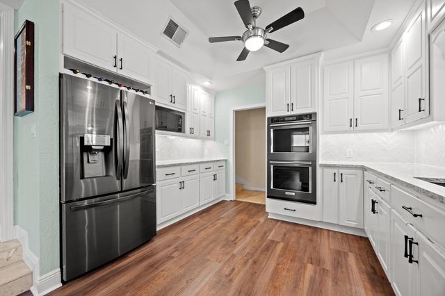 10805 Spicewood PKWY, Austin, TX 78750
