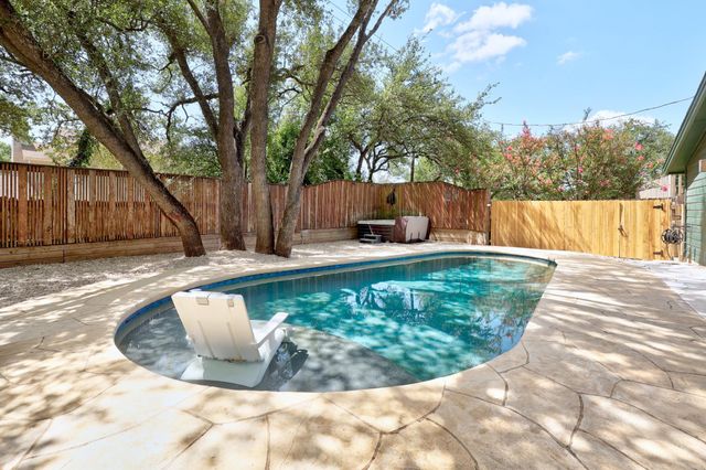 10805 Spicewood PKWY, Austin, TX 78750