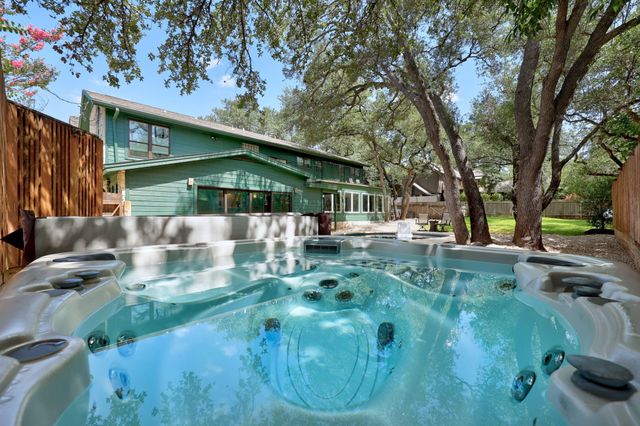 10805 Spicewood PKWY, Austin, TX 78750