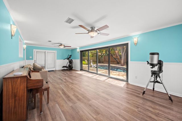 10805 Spicewood PKWY, Austin, TX 78750