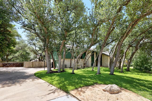 10805 Spicewood PKWY, Austin, TX 78750