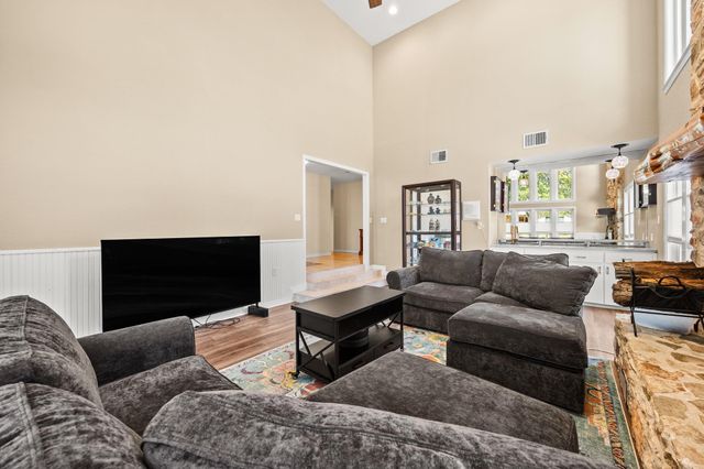 10805 Spicewood PKWY, Austin, TX 78750