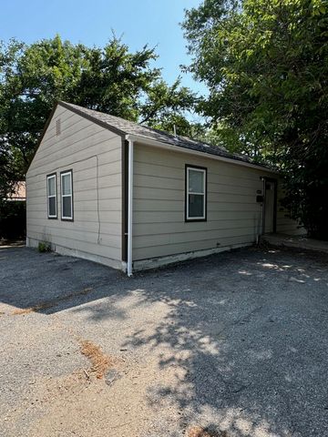 2673 S Holyoke St, Wichita, KS 67210