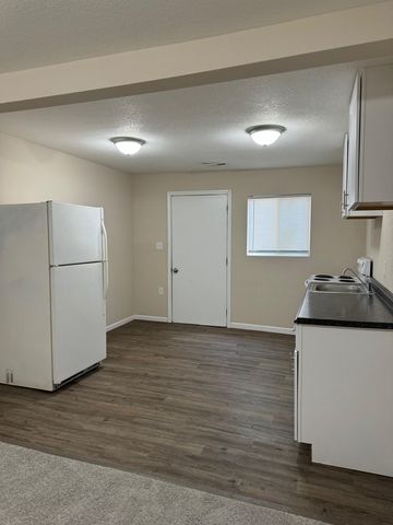 2673 S Holyoke St, Wichita, KS 67210