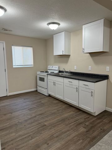 2673 S Holyoke St, Wichita, KS 67210