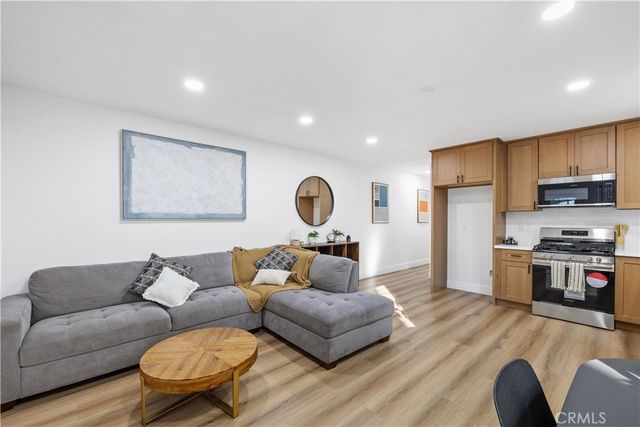 9008 Baring Cross, Los Angeles, CA 90044