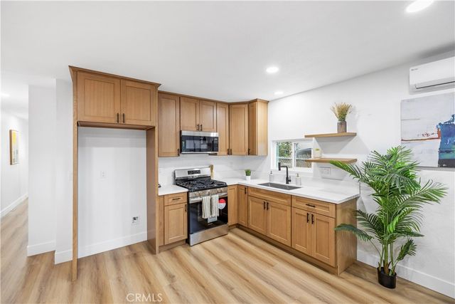 9008 Baring Cross, Los Angeles, CA 90044