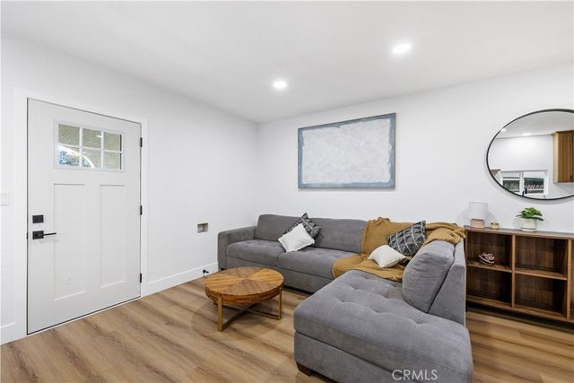 9008 Baring Cross, Los Angeles, CA 90044