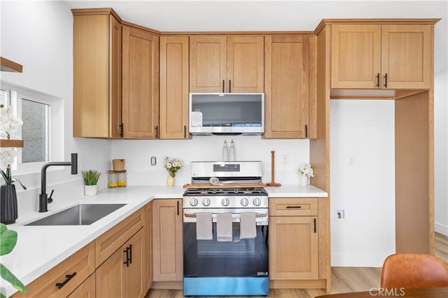 9008 Baring Cross, Los Angeles, CA 90044