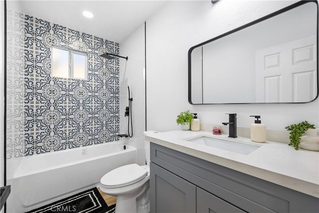 9008 Baring Cross, Los Angeles, CA 90044