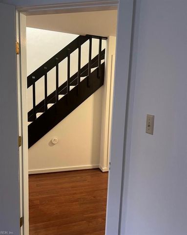 218 Misty Point LN, Newport News, VA 23603