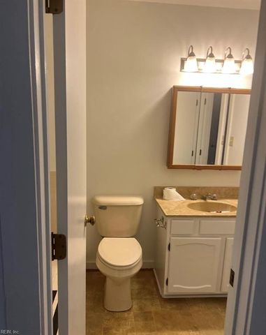 218 Misty Point LN, Newport News, VA 23603