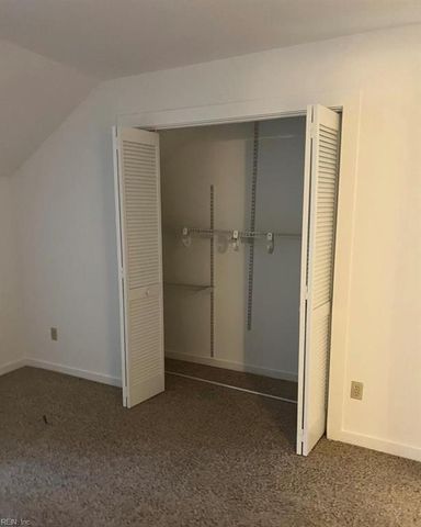 218 Misty Point LN, Newport News, VA 23603