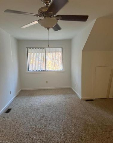 218 Misty Point LN, Newport News, VA 23603