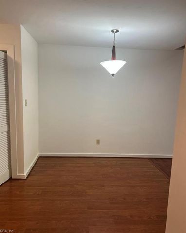 218 Misty Point LN, Newport News, VA 23603