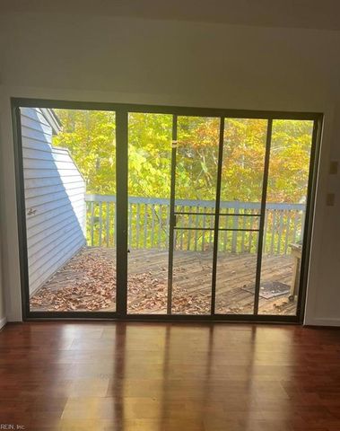 218 Misty Point LN, Newport News, VA 23603