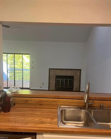 218 Misty Point LN, Newport News, VA 23603