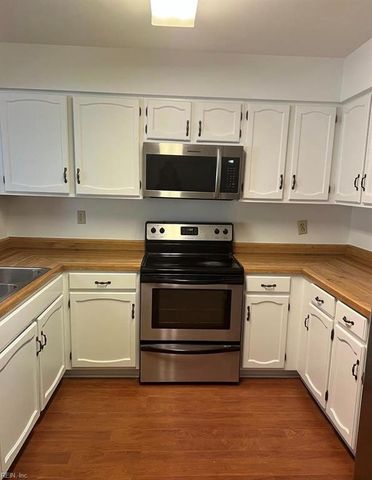 218 Misty Point LN, Newport News, VA 23603