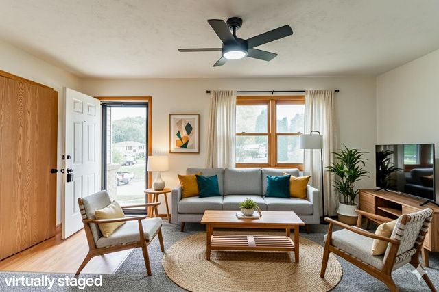 102 SHAMROCK Circle, Glenwood, IA 51534