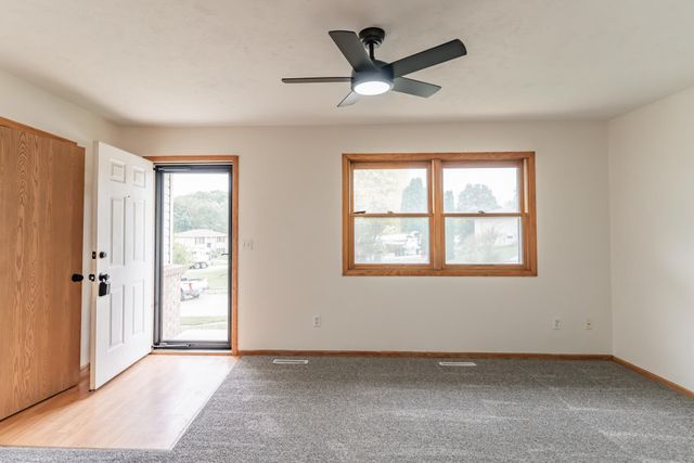 102 SHAMROCK Circle, Glenwood, IA 51534