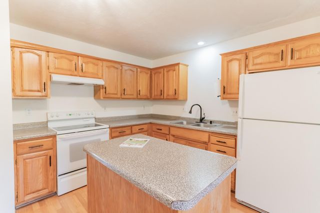 102 SHAMROCK Circle, Glenwood, IA 51534