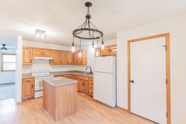 102 SHAMROCK Circle, Glenwood, IA 51534