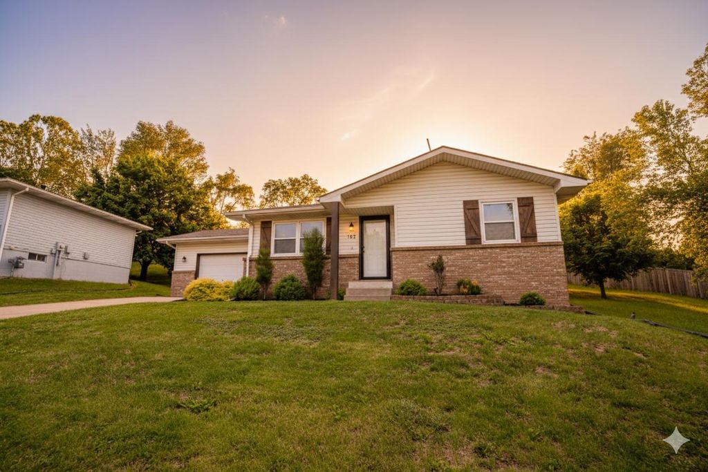 102 SHAMROCK Circle, Glenwood, IA 51534