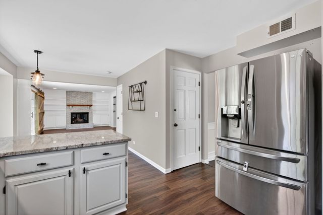 1105 Barcroft Court, Naperville, IL 60540