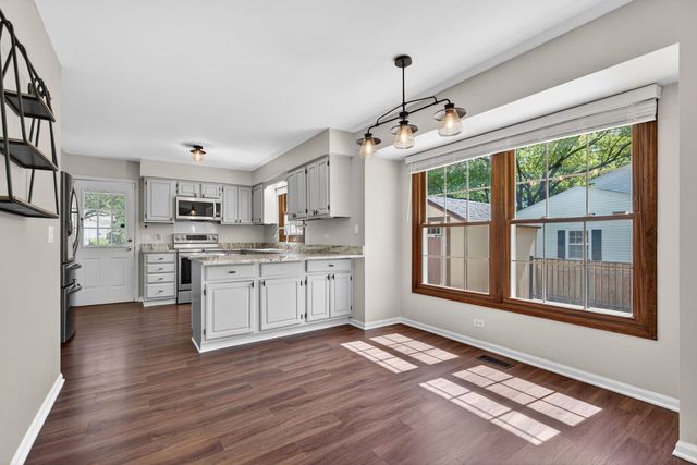 1105 Barcroft Court, Naperville, IL 60540