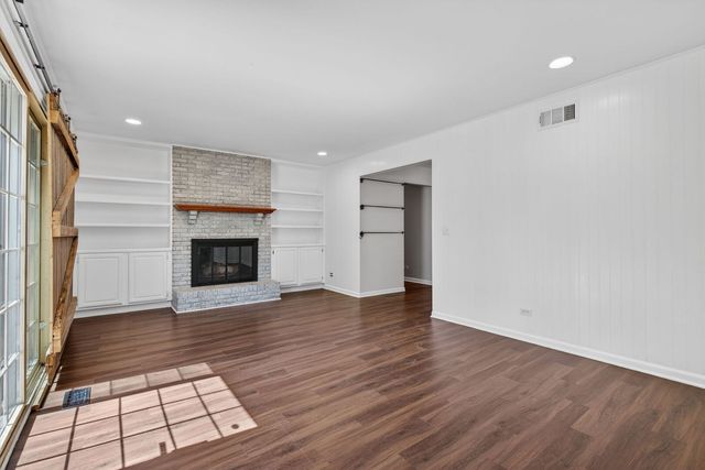 1105 Barcroft Court, Naperville, IL 60540