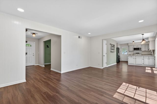 1105 Barcroft Court, Naperville, IL 60540