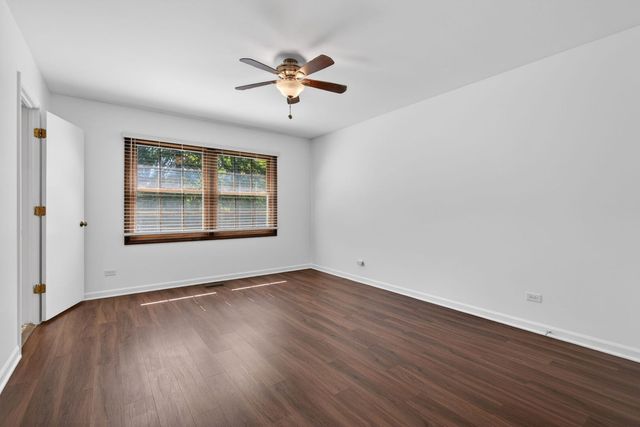 1105 Barcroft Court, Naperville, IL 60540