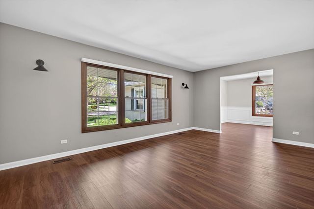 1105 Barcroft Court, Naperville, IL 60540