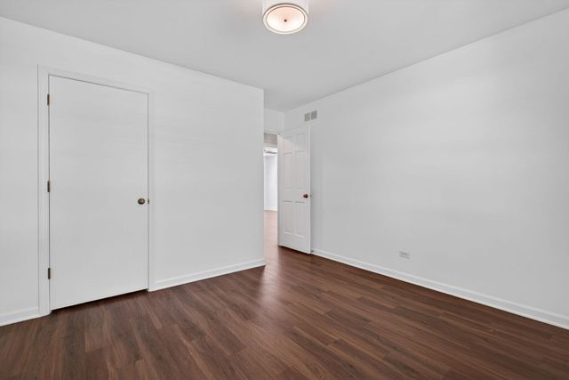 1105 Barcroft Court, Naperville, IL 60540
