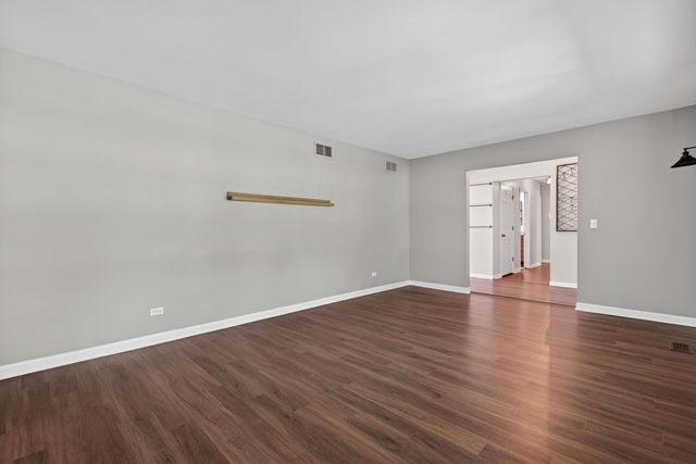 1105 Barcroft Court, Naperville, IL 60540