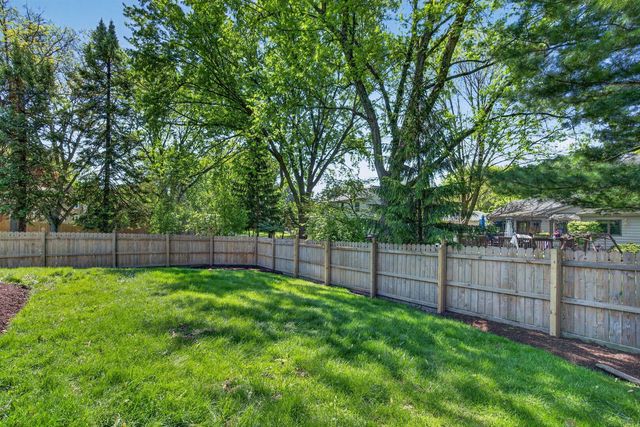 1105 Barcroft Court, Naperville, IL 60540