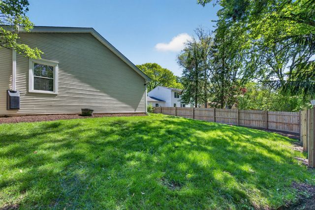1105 Barcroft Court, Naperville, IL 60540