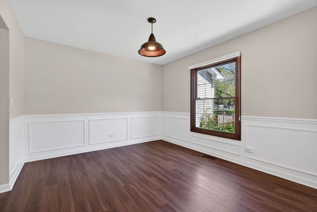 1105 Barcroft Court, Naperville, IL 60540