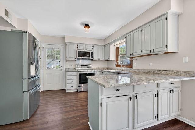 1105 Barcroft Court, Naperville, IL 60540