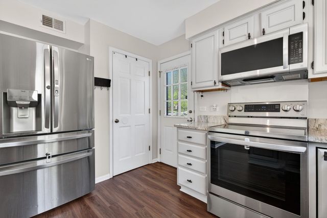 1105 Barcroft Court, Naperville, IL 60540
