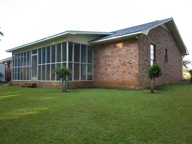 606 Pierce, Columbia, MS 39429