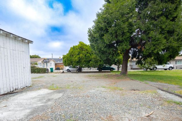 555 Laurel Avenue, Hayward, CA 94541