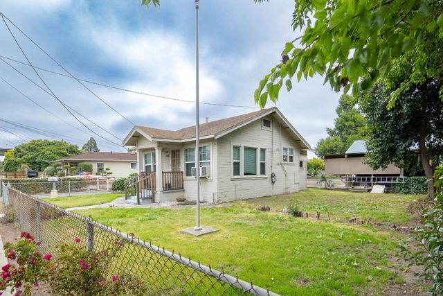 555 Laurel Avenue, Hayward, CA 94541