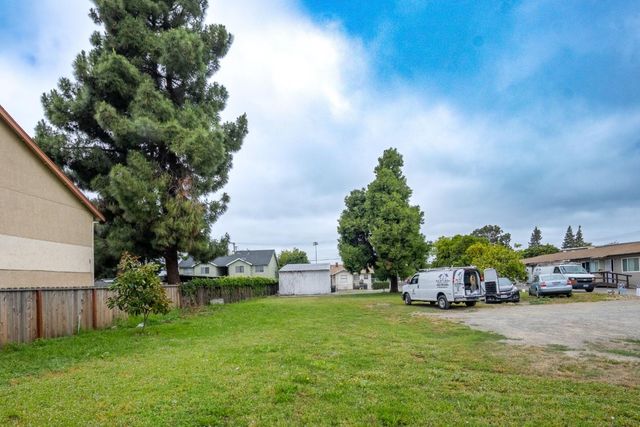 555 Laurel Avenue, Hayward, CA 94541