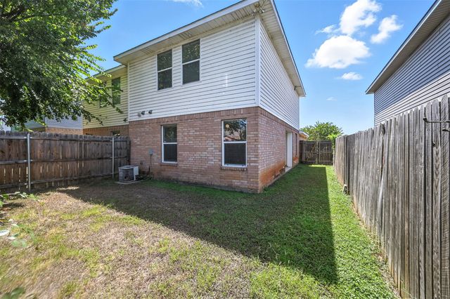 1317 Village Garden Drive, Azle, TX 76020