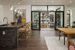 425 N Palm Drive 201, Beverly Hills, CA 90210