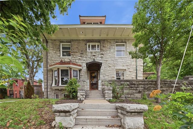 444 Gladstone Boulevard, Kansas City, MO 64124