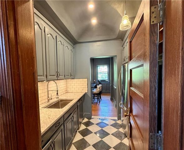 444 Gladstone Boulevard, Kansas City, MO 64124