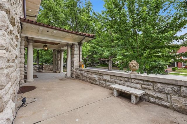 444 Gladstone Boulevard, Kansas City, MO 64124